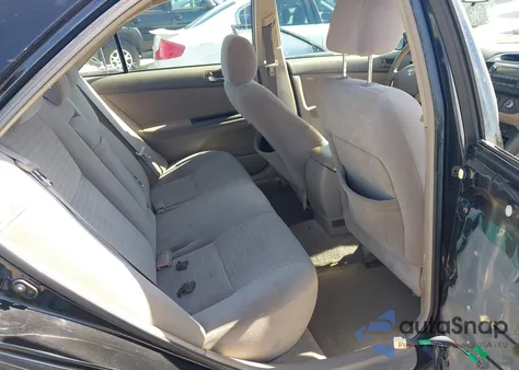 2005 Toyota Camry Le z USA, uszkodzony, nr VIN 4T1BE32K75U054367